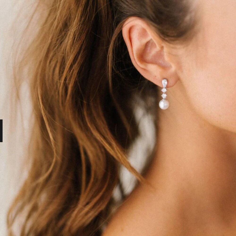 UNTAMED PETALS BY AMANDA JUDGE Silver Drop Pearl Dangle Earrings